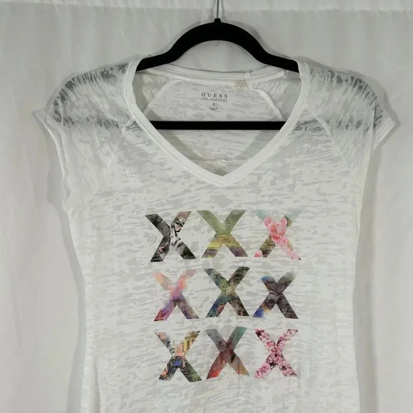 Guess Shirt Women Small White Vneck Graphic Pribt Short Sleeve Lightweight - Picture 2 of 9